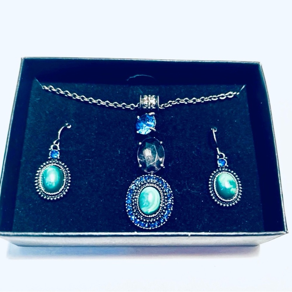 Vintage NRT Necklace and Earrings Set‎
